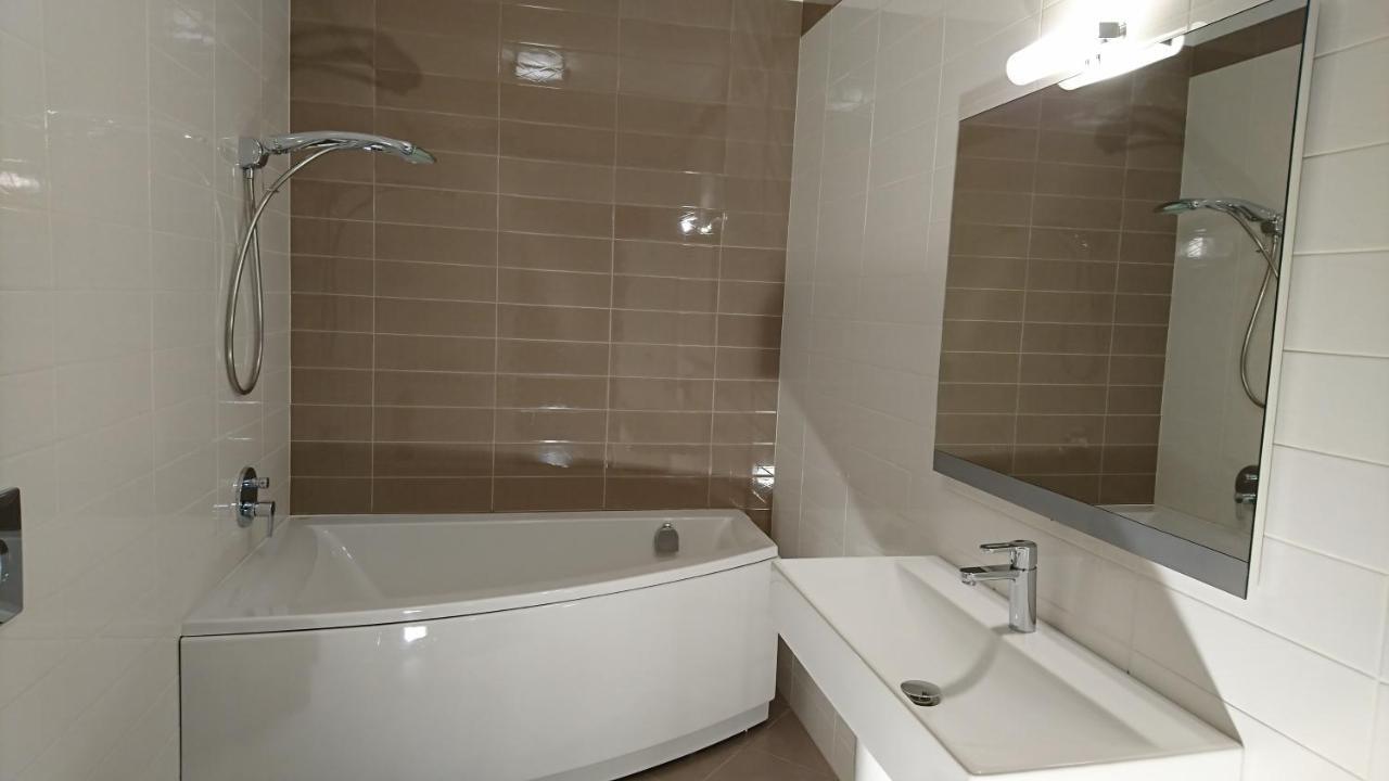 Quiet And Spacious Apartment With Garage Option Krakau Buitenkant foto